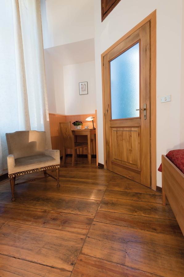 Foresteria Valdese Hotell Torre Pellice Exteriör bild